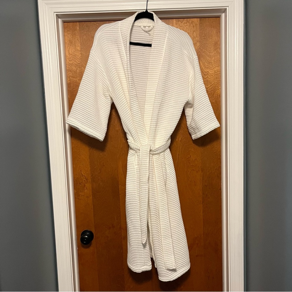 Pottery Barn  White Waffle Women’s Robe size large. 100% cotton. - Picture 2 of 7